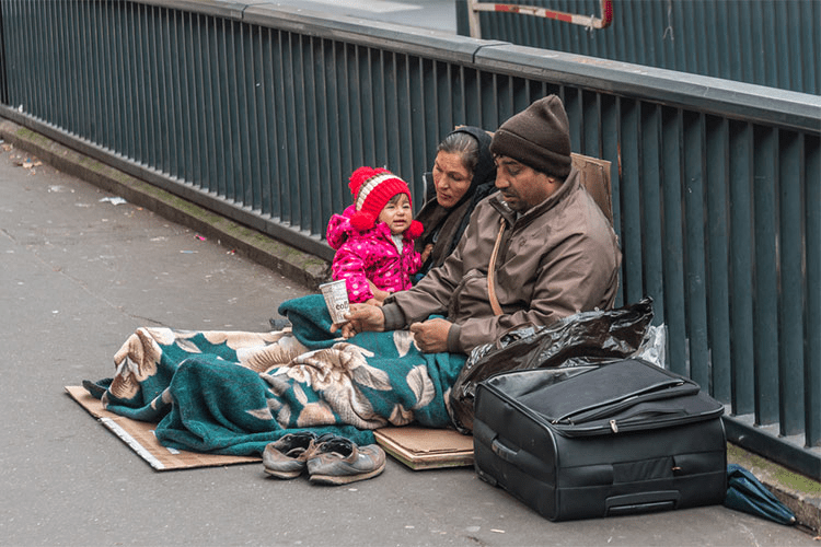 HomelessFamily-750